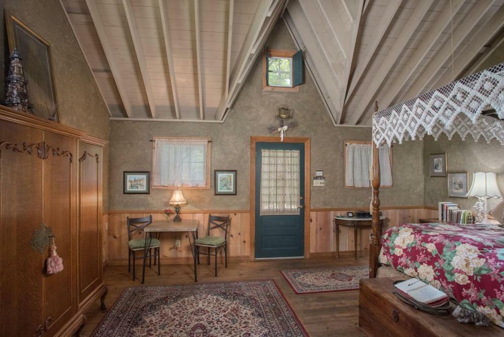 7F Lodge And Events College Station Extérieur photo